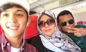 He first gained public attention after his first single song, ku rela despised started getting response from the public. Aiman Tino Bakal Tunai Umrah Hiburan Mstar