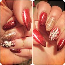 Christmas Red And Gold Nails Thermic Colours Red Snowflake Glitter Xmas Nails Red And Gold Nails Gold Nails See more ideas about snowflake nails, xmas nails, winter nails.