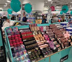 A l'exception de carrefour et géant casino qui sont 4 à 5% moins chers en drive. Decouvrez Normal La Nouvelle Enseigne Petits Prix Qui Debarque En France Olivier Dauvers