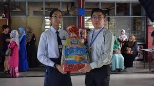 Maybe you would like to learn more about one of these? Penyampaian Hadiah Hiasan Papan Kenyataan Sempena Sambutan Deepavali Smk Seri Kembangan