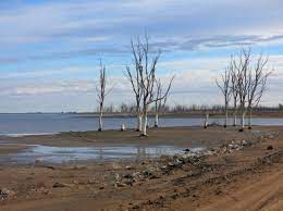 Es waren immigranten aus italien, die entdeckt hatten, dass das wasser des epecuén see salzig war. Epecuen Geflutete Geisterstadt Weitweitweg In