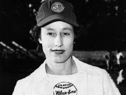 Elizabeth Mahon's Instagram, Twitter & Facebook