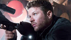 Shooter stars ryan philippe as bob lee swagger , a retired marine sniper brought back to action by a conspiracy that implicates him in an assassination attempt on the. Shooter Serie 2016 2018 Moviepilot De