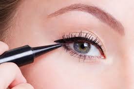 This tutorial will demonstrate how to do 9 different eyeliner styles on hooded eyes that you can actually wear. Puppy Eyes Eyeliner Tutorial