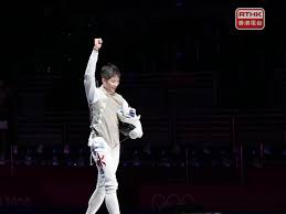 张家朗（ cheung ka long ，1997年6月10日 － ），生于香港，香港男子击剑运动员，有少年剑神之称，在2016年4月首夺 亚洲花剑冠军 （ 英语 ： 2016 asian fencing championships ） ，成为香港历来首个个人亚洲赛王者。 Anh 4bpbgfbuam