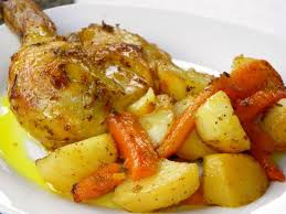 Una receta que no falta en las mesas venezolanas es un buen pollo guisado con papas, con zanahorias, o con cualquier otro tubérculo. Guisados De Pollo Sencillos Cocinadelirante