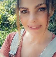 Imagine my delight when I found one left over bottle of Aldi Shoreview  Lemon Shandy from last summer in the fridge at our lake cabin this  afternoon! 🎉💃 This stuff is soooo