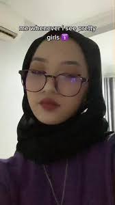 Reacting to Pretty Girls