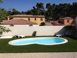 epingle sur piscine et jardin