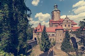 The 15 Most Beautiful Medieval Castles In The World Medieval Castle Castle Beautiful Castles