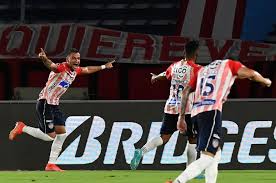 kateɣoˈɾi.a pɾiˈmeɾa ˈa), commonly referred to as liga betplay dimayor (between 2015 and 2019 liga águila) due to sponsorship by online betting company betplay, is a colombian professional league for association football clubs. Futbol Colombiano Recibe Hinchas En Los Estadios Tras 16 Meses De Prohibicion Noticias Agencia Peruana De Noticias Andina
