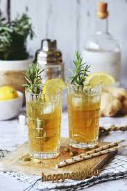 Den saft aller zitronen auspressen, sodass etwa 700 ml entstehen. Rezept Fur Gin Cocktail Mit Rosmarin Ingwer Kardamom Sirup