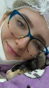 Durante a anestesia em cães e gatos, a observação do globo ocular é uma  ferramenta clínica essencial para avaliar a profundidade anestésica., Nos  planos de Guedel, a posição e o movimento dos olhos ...