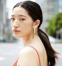 ハワイの日差しがインスピレーション 日焼け風チーク ヘルシーなツヤ肌で妄想バカンスメイク メイクレシピ 筒井のどか itガールズのセルフメイク 愛用コスメ vogue girl 美容 ツヤ肌 メイク プロ