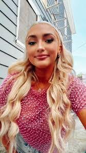 Brandi Brady's Instagram, Twitter & Facebook