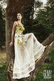 See more of trucchi spose.cerimonie.e serate particolari on facebook. Abiti Da Sposa Particolari A Milano Si Sposa Non E Solo Bianco Magazine Delle Donne
