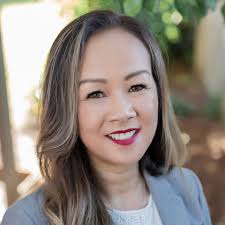 Edna Hoo, Real Estate Agent