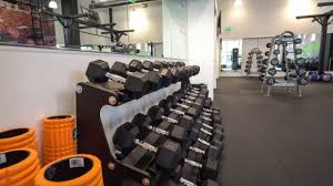 Öncelikle bir çevre araştırması yapmalısın genç nüfus önemli ve bu spora özendirebilecek vücudu gelişmiş kişiler olacak ki millet etkilensin. Spor Salonu Acmak Fitness Salonu Acma Maliyeti Ve Kazanci
