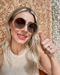 Felicidades Presidenta @claudia_shein 🎉🙏🏻👏🏼🫶🏼 La primera mujer a  cargo de México 🇲🇽, quien nos va a representar desde su inteligencia,  preparación, bondad, conocimiento y lucha. Yo no voté por NINGÚN PARTIDO en