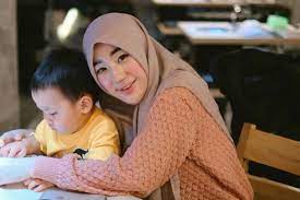 Nonton online berita dan info larissa chou terupdate hanya di vidio. Jadi Ibu Di Usia Muda 10 Potret Kasih Sayang Larissa Chou Ke Putranya