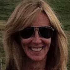 Courtney Leslie's Instagram, Twitter & Facebook