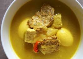 Weekend lalu kala sedang berbelanja ke pasar dan melewati penjual tempe, penjualnya dengan wajah memelas menawarkan seonggok lontong terbungkus daun pisang yang rapi jali. Resep Terik Sayur Kuning Isi Tempe Tahu Dan Telor Yang Mudah Pasti Lezat Resepmasakan Web Id
