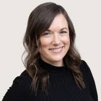 Nikki Holloway's Instagram, Twitter & Facebook