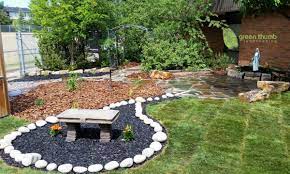 Prayer Garden Natural Stone A Bench Flagstone And Mulch Make This Prayer Garden A Very Tranquil Place To Relax Prayer Garden Garden Outdoor Decor