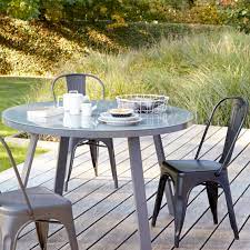 Elle est généralement de taille modérée, qui convient en particulier dans des espaces plus restreints, autant à l'intérieur qu'à l'extérieur. Table De Jardin De Repas Lisboa Ronde Anthracite 4 6 Personnes Leroy Merlin