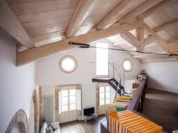 I sistemi wood ceilings and coverings di cbi europe sono composti da elementi modulari in mdf fonoassorbenti (pannelli, doghe, grigliati o lamelle). Travi A Vista 27 Idee Per Il Soffitto Da Vedere Homify