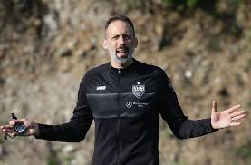 Check spelling or type a new query. Pellegrino Matarazzo Vom Vfb Stuttgart Warum Der Vfb Trainer Die Videoanalyse Auf Dem Platz Durchfuhrt Vfb Stuttgart Stuttgarter Nachrichten