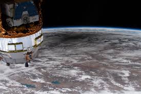 Juni 2021 spielt sich hauptsächlich in der nördlichen polarregion ab. Finsternis Seite 2 Weltraumbild Des Tages