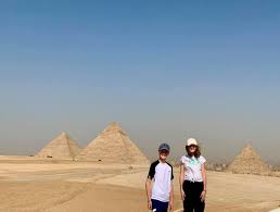 3 dintre cele mai cunoscute piramide ale egiptului se găsesc în giza necropolis, deși, în realitate, în regiunea egiptului antic există circa 140 de piramide. Egipt Pe Urmele Faraonilor Blog Calatorii In Familie
