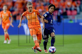 Ze is technisch heel sterk in de aanloop naar een doelpunt. Soccrates Images L R Vivianne Miedema Of Holland Women Mana Iwabuchi Of Japan Women