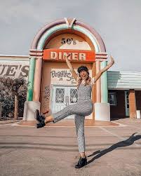 Savi & vid a.k.a @bruisedpassports · 6. Blogger Poses Instagram Influencer Pose Inspiration Las Vegas Photography Las Vegas Trip Diner Aesthetic