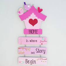 Cukup dengan dua buah cermin berbingkai antik, rumah shabby chic ini berhasil menerapkan tips pertama dalam menata ruang tamu kecil yaitu cermin untuk efek ruangan luas. Harga Pajangan Shabby Terbaik Dekorasi Perlengkapan Rumah Agustus 2021 Shopee Indonesia