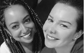 Help us build our profile of thiaguinho and fernanda souza! Fernanda Souza Sobre Amiga Aretha Oliveira Pedaco De Mim O Fuxico