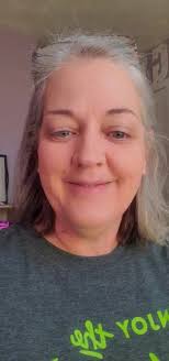 I think Sharon looked amazing today! The outfit suited her tremendously as  a coffeehouse owner. And her make-up looked totally natural. ❤️