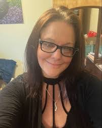 Carrie Wood's Instagram, Twitter & Facebook