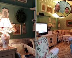 Keramik menjadi salah satu alternatif penghias dinding yang menarik selain cat dan wallpaper. Tinggal Dalam Rumah Kayu Saja Pun Tapi Ibu Anak 3 Ni Hias Dah Macam Rumah Mewah Memang Cantik Keluarga