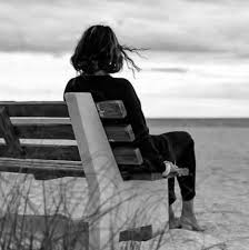 Sono quel tipo di Donna che sa stare da SOLA. Amo la solitudine perché l'ho  temuta per tanto tempo per poi rendermi conto che, a volte, mi sentivo più  sola in compagnia