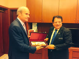 He was the malaysian minister of the federal territories from 2013 to may 2018. Courtesy Call To The Minister Of Federal Territories And Secretary General La France En Malaisie