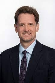 Derra Kolar's Instagram, Twitter & Facebook