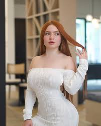 Captivating Dayana Vargas strips down for intimate photo session - utterly mesmerizing