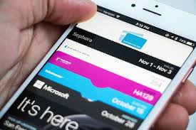 كيفي ة حفظ التذاكر والبطاقات في تطبيق Wallet عالم آبل