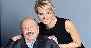 La dislessia non mi impedirà di mandarvi a canfulo. Ecco La Vera Foto Del Matrimonio Di Maurizio Costanzo E Maria De Filippi Tratta Dal Tg1 Del 1995