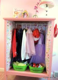 Her mother sonja bouw has a great eye and has put together this highly accessible, eye candy clothes rack for her then baby girl. Diy Baby Clothes Storage Novocom Top