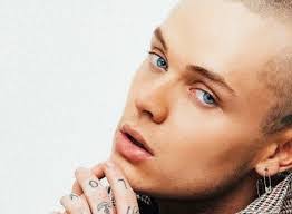 Danielle Gooding's Instagram, Twitter & Facebook