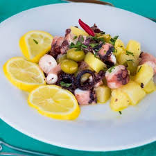 Salade De Poulpes Pommes De Terre Et Olives Recette Salade De Poulpe Recettes De Cuisine Recette Poulpe