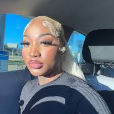 Kimberly Glanton's Instagram, Twitter & Facebook